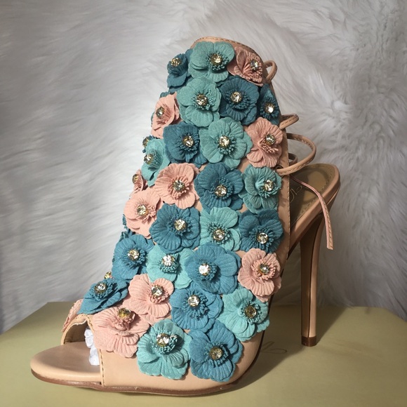 Tia heel 🌸 - Picture 4 of 8